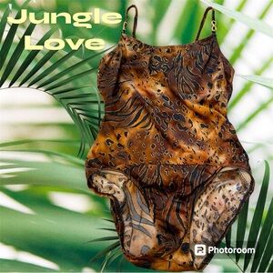 GUC. Women’s Animal Print 1-Pc Tank Swimsuit. Lightly lined cups. Size 16.